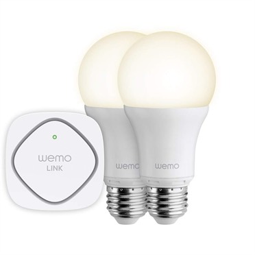 Le WeMo Link, vendu avec deux ampoules connectées pour 99,99 €. Il est indispensable au fonctionnement de tous ces capteurs, qui utilisent le standard Zigbee avec une couche logicielle propriétaire.