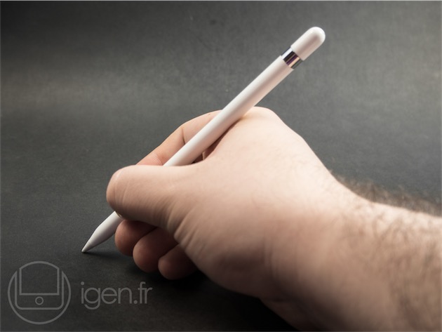 Le Pencil tient bien en main : il est assez lourd, mais bien équilibré.