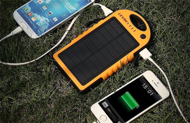 Promos : un chargeur 5 ports USB pour 15 € et un chargeur solaire pour 26,6  €