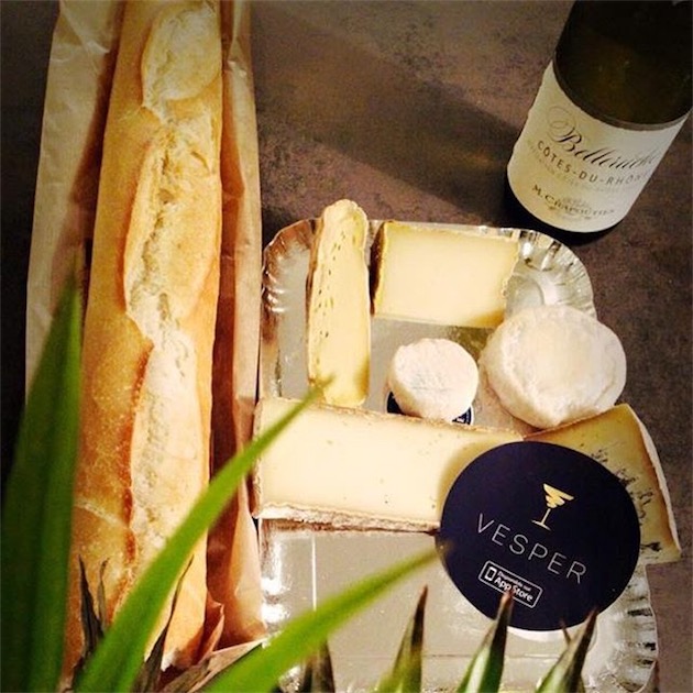 Vesper propose même des plateaux de fromage et de charcuterie. Avec une bouteille de vin, voilà un repas sur le pouce parfait…