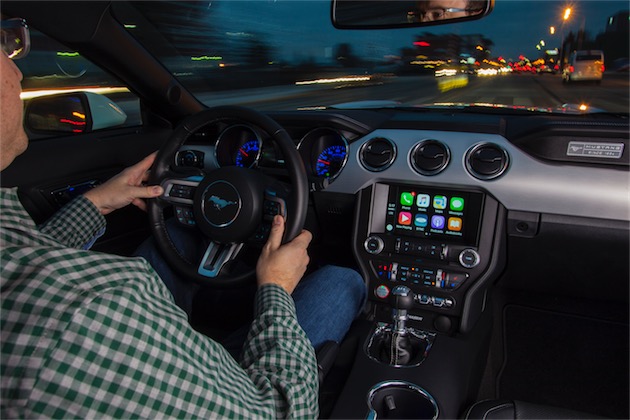 SYNC 3 en action avec CarPlay, ici dans une Mustang.