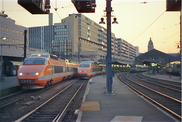Les premiers TGV qui desservaient la ligne Paris/Lyon. Photo Didier Duhorest (CC BY-SA 2.0)
