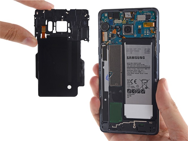 La batterie du Samsung Galaxy Note7. Image CC BY-NC-SA iFixit.
