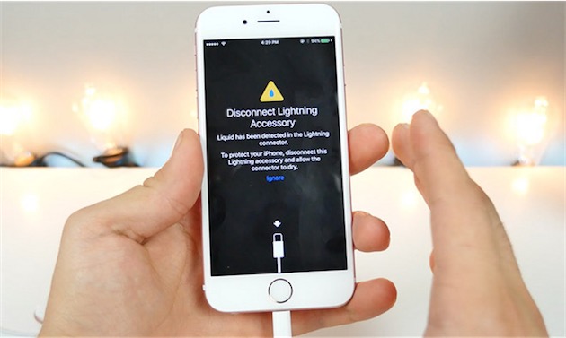 iOS 10 affiche ce message d’erreur quand la prise Lightning est trop humide.
