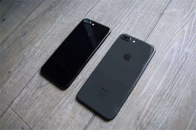 iPhone 7 Plus à gauche, iPhone 8 Plus à droite. Cliquer pour agrandir